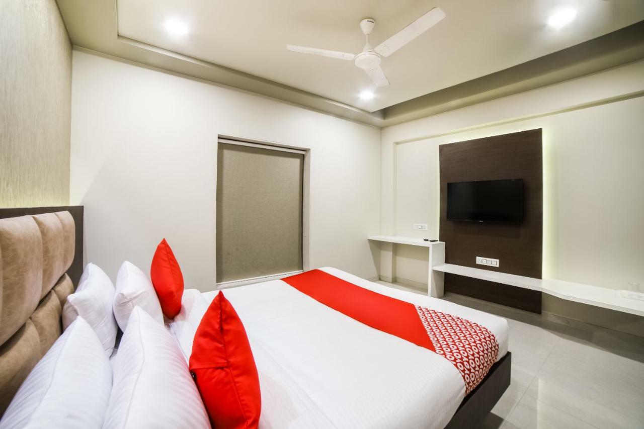 Capital O 41587 Hotel Airport Inn One Ахмедабад Екстер'єр фото
