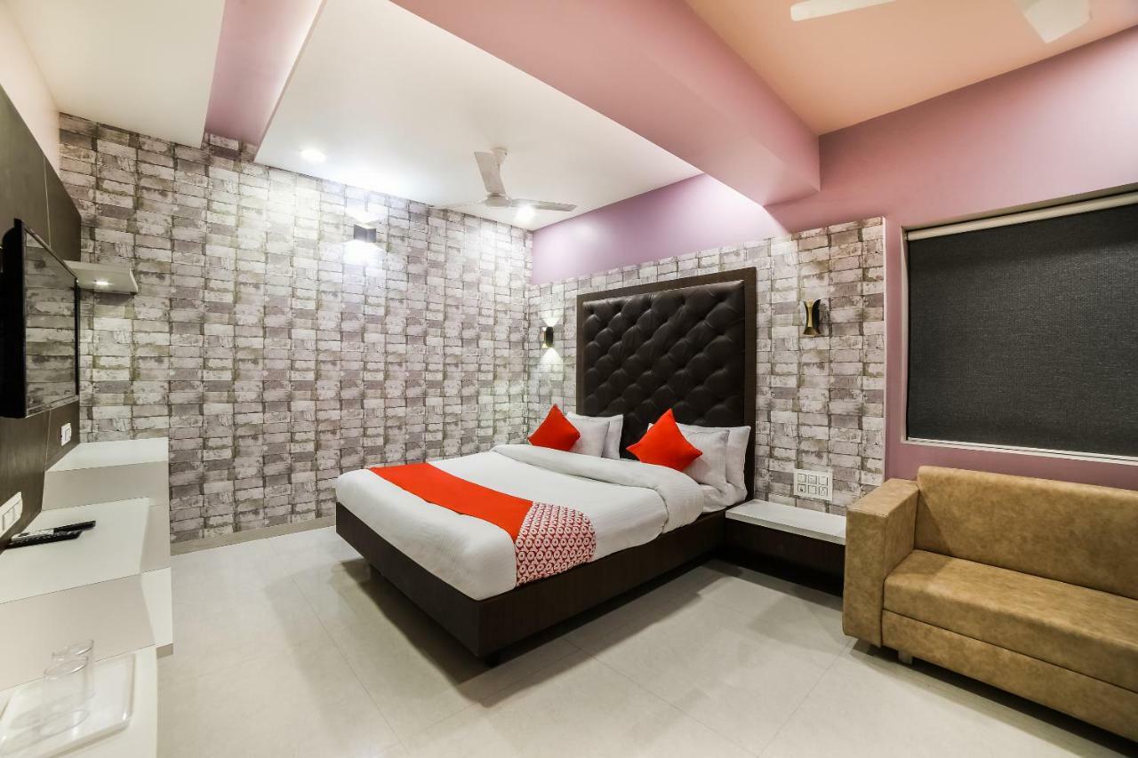 Capital O 41587 Hotel Airport Inn One Ахмедабад Екстер'єр фото